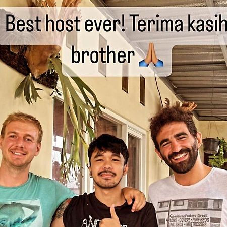 Griya Backpacker Pak Yon Bed & Breakfast Malang Ngoại thất bức ảnh