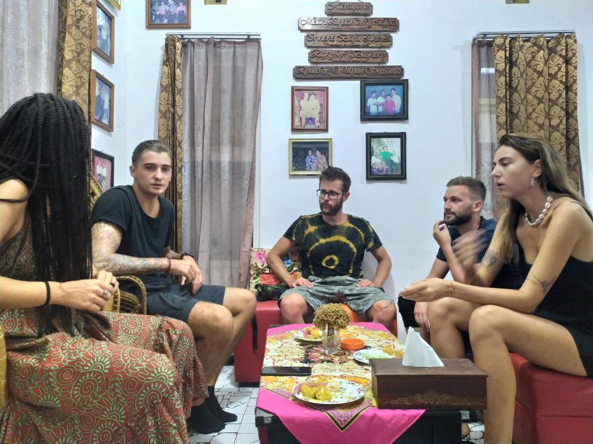 Griya Backpacker Pak Yon Bed & Breakfast Malang Ngoại thất bức ảnh