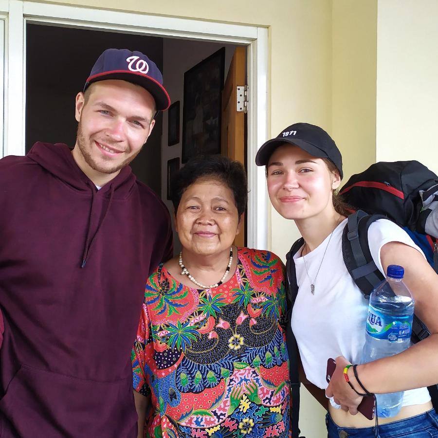 Griya Backpacker Pak Yon Bed & Breakfast Malang Ngoại thất bức ảnh