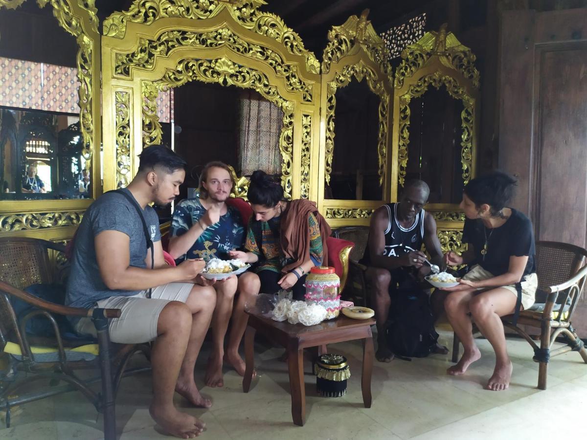 Griya Backpacker Pak Yon Bed & Breakfast Malang Ngoại thất bức ảnh