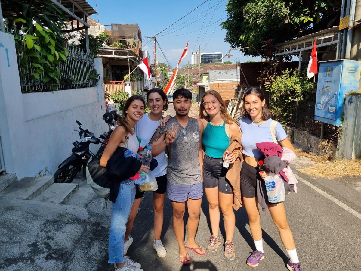 Griya Backpacker Pak Yon Bed & Breakfast Malang Ngoại thất bức ảnh